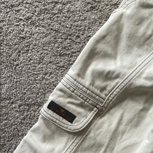 Women’s cream cargo pants from Urban Outfitters - Picture 3 of 6
